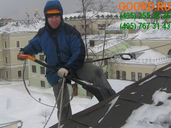 чистка крыш от снега в Москве недорого